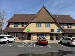 2115 County Road D E, Maplewood, MN à louer Photo intérieure- Image 1 de 7