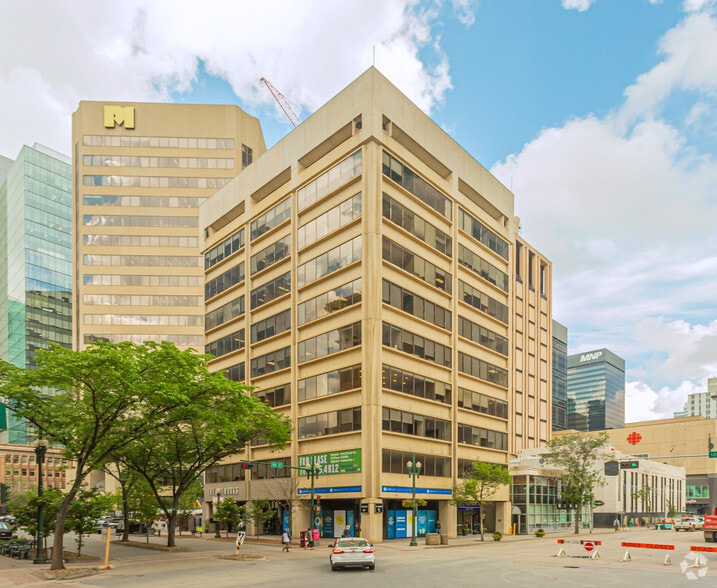 10150 100th St NW, Edmonton, AB à louer - Photo du bâtiment - Image 2 de 14