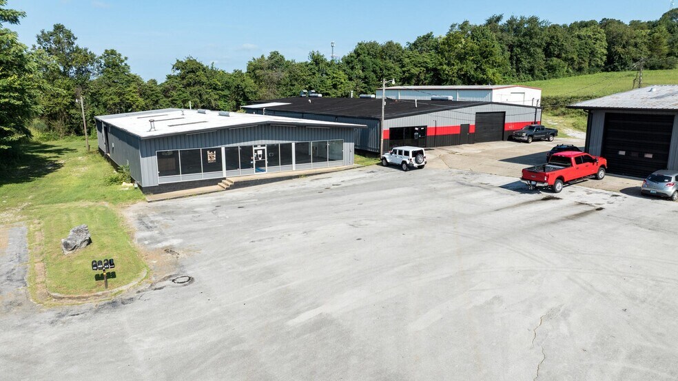 1647 S Highway 27 portefeuille de 5 propriétés à vendre sur LoopNet.ca - Photo principale - Image 2 de 13