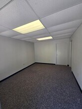 502-880 Kingwood Dr, Humble, TX for lease Interior Photo- Image 2 of 4