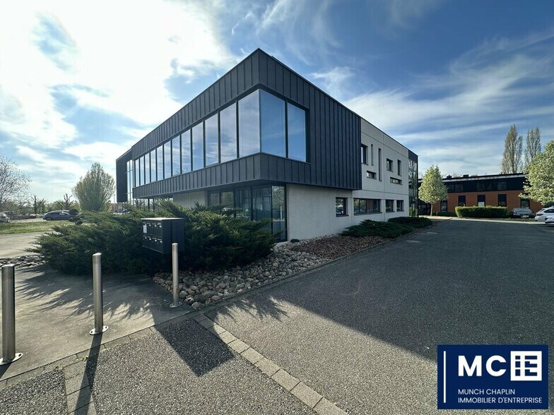Office in Entzheim for lease - Building Photo - Image 1 of 7