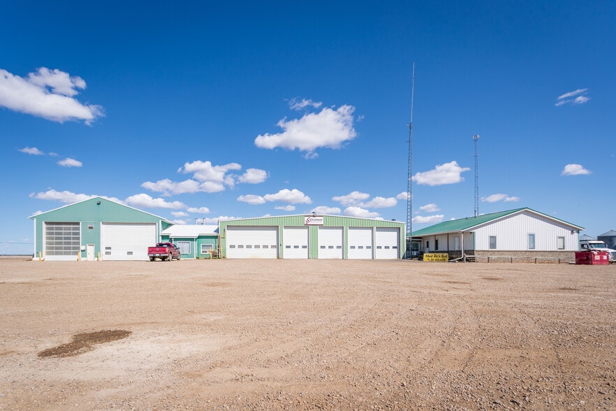310 Williams Industrial Dr, Neilburg, SK for sale - Building Photo - Image 3 of 48