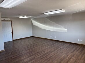 3351-3367 Springfield Ave, Bolivar, MO à louer Photo intérieure- Image 2 de 3