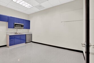 209 Avenida Fabricante, San Clemente, CA for lease Interior Photo- Image 2 of 20