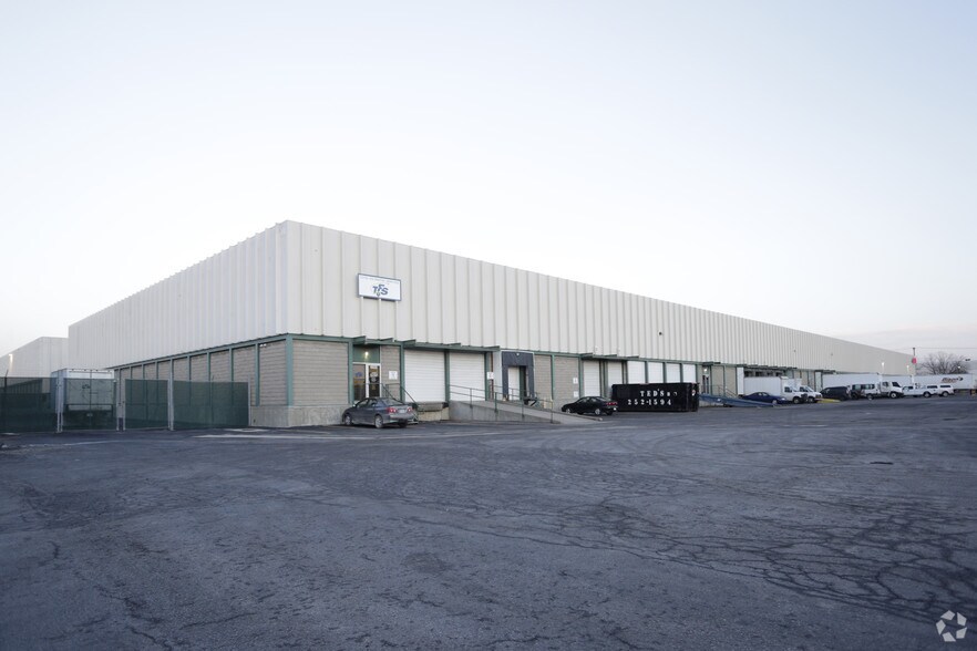 1502-1548 Gentry St, North Kansas City, MO à louer - Photo du bâtiment - Image 1 de 4