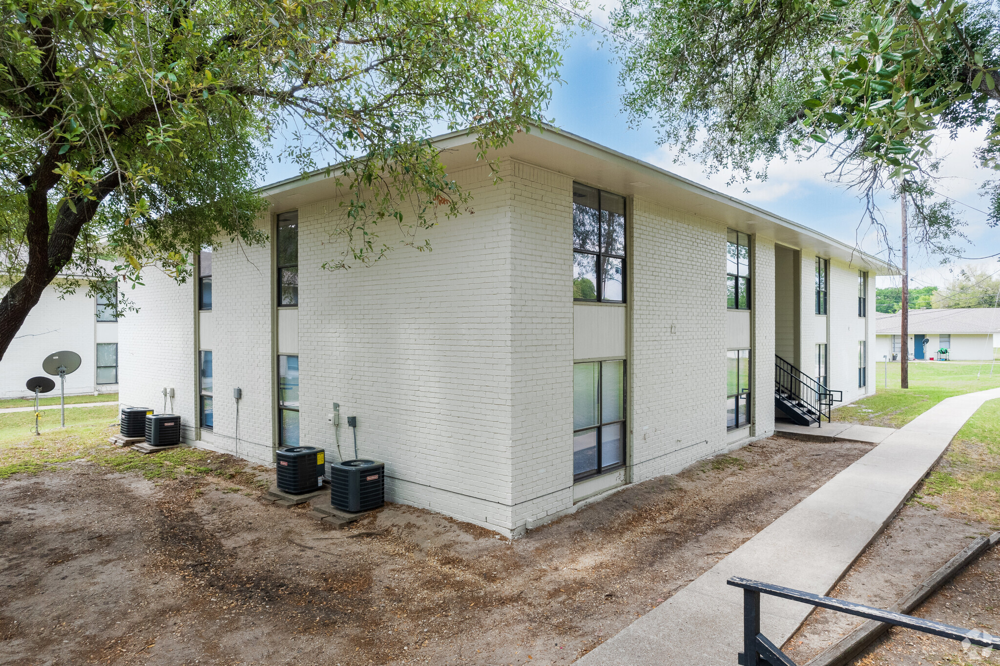 1708 W 4th St, Cameron, TX for sale Primary Photo- Image 1 of 1