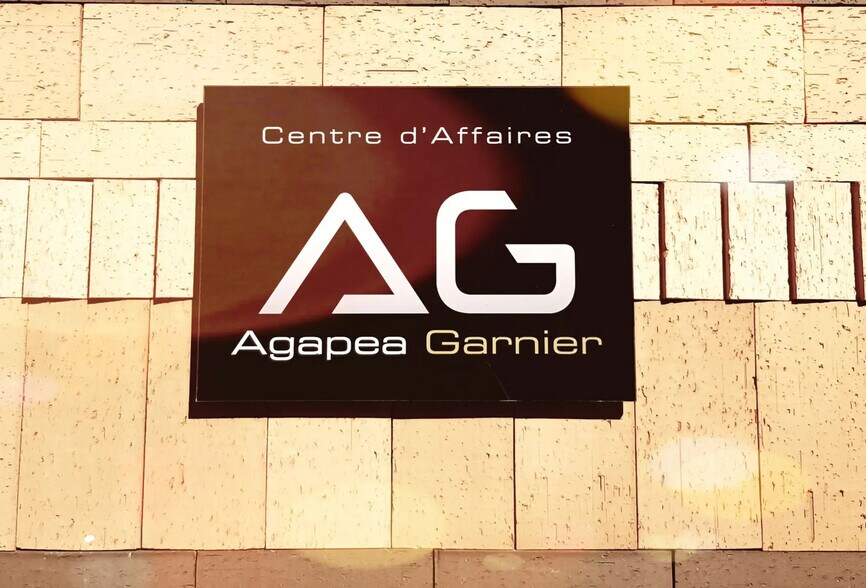 8 Avenue Duval Le Camus, Saint-Cloud à louer - Photo du bâtiment - Image 2 de 2