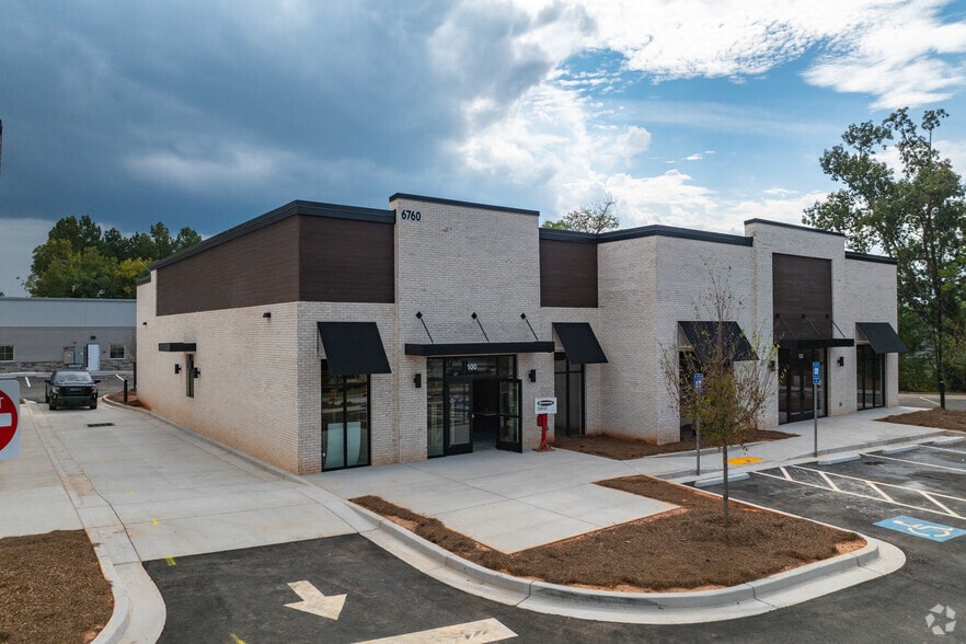 6760 Hickory Rd, Woodstock, GA à vendre - Photo du bâtiment - Image 2 de 12