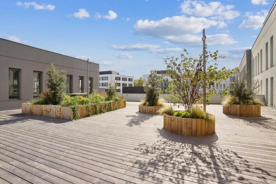 Flex dans Villeurbanne à louer - Photo du bâtiment - Image 2 de 17