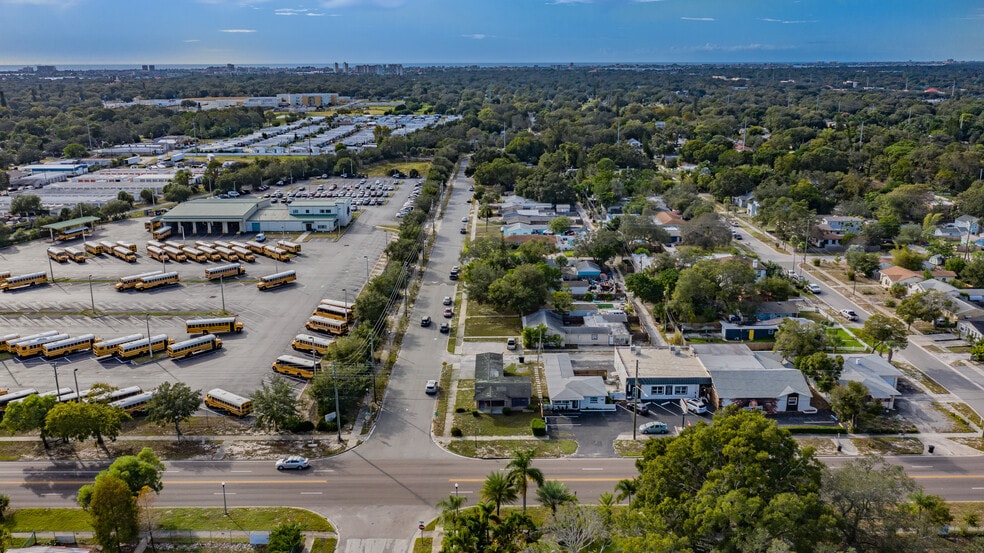 563 49th St S, Saint Petersburg, FL for sale - Building Photo - Image 3 of 32