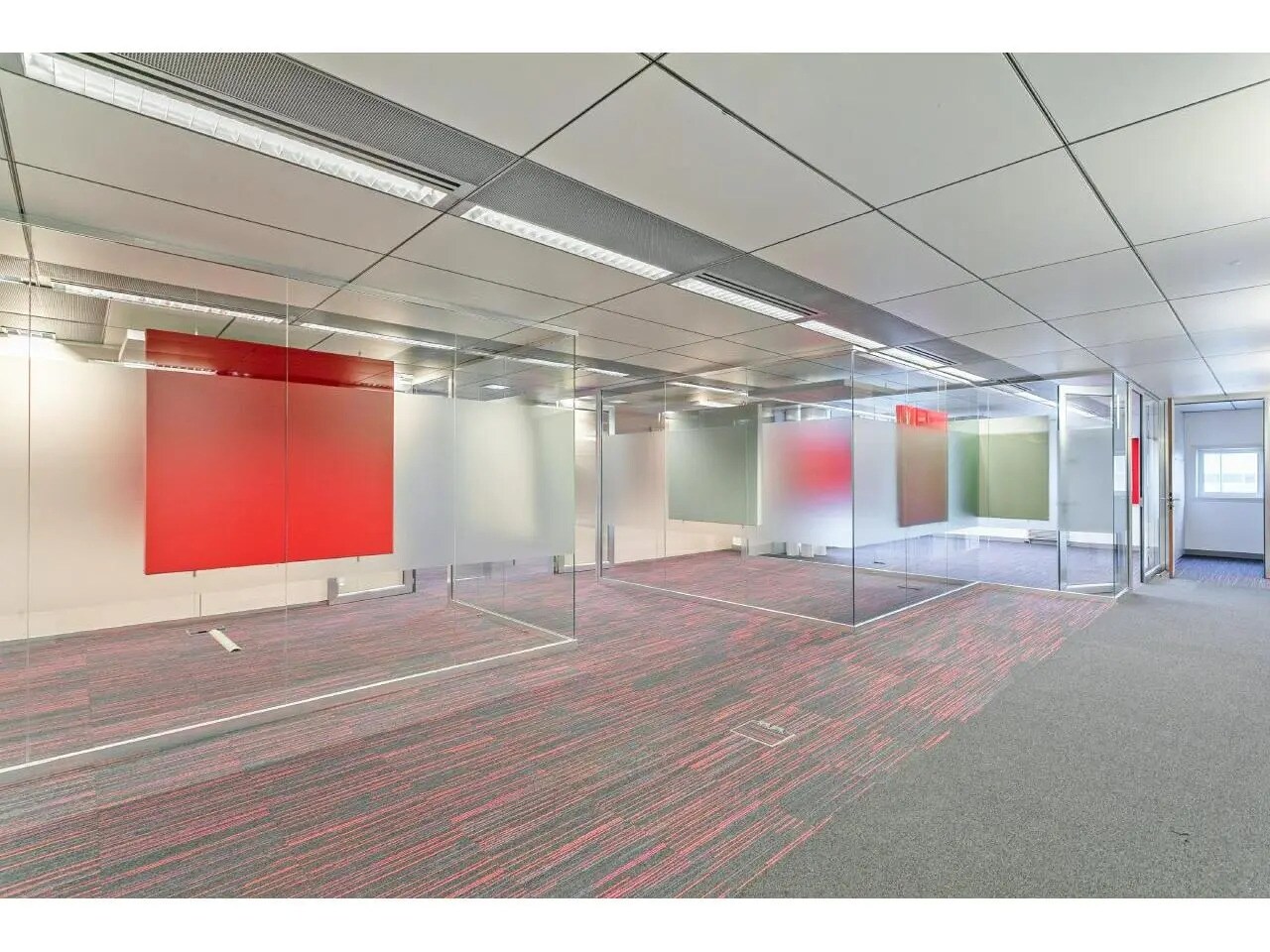 76 Route De La Demi-Lune, Puteaux for lease Interior Photo- Image 1 of 19