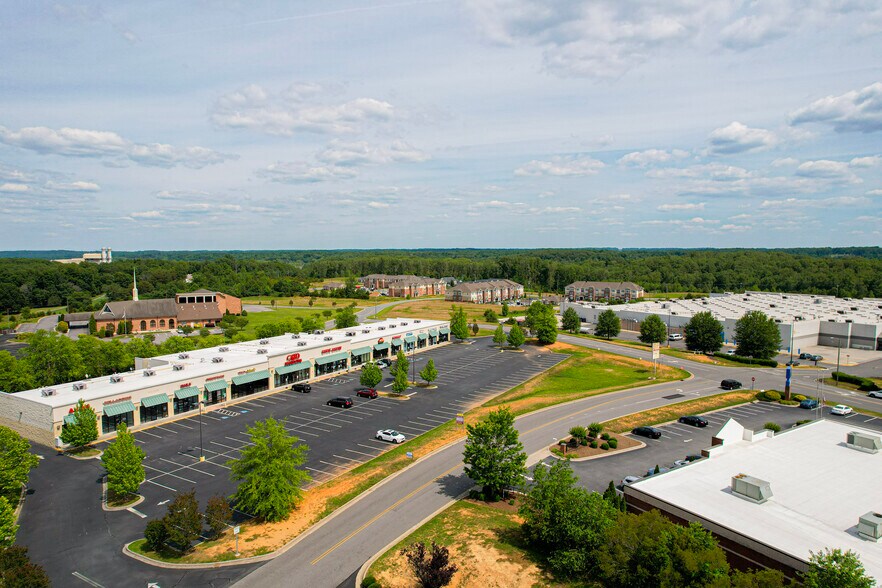 660 S Pierce St, Eden, NC à louer - Photo du bâtiment - Image 2 de 6