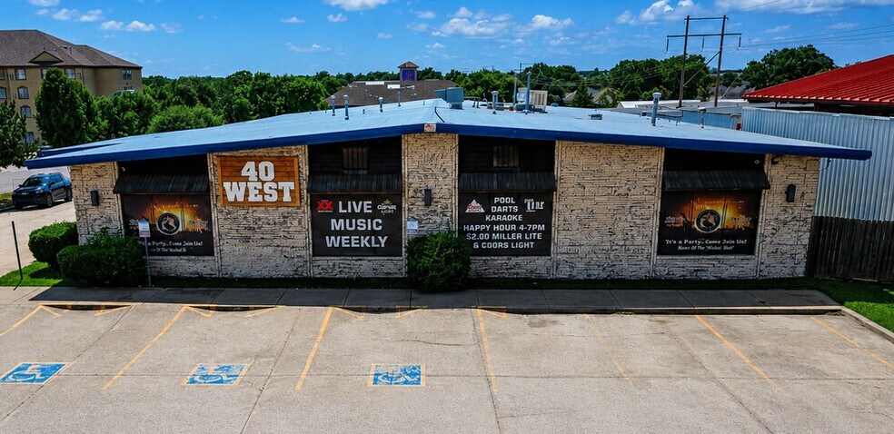 501 N Mustang Rd, Yukon, OK à vendre - Photo du bâtiment - Image 1 de 4