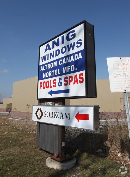 1220 Markham Rd, Toronto, ON à louer - Photo du bâtiment - Image 3 de 11