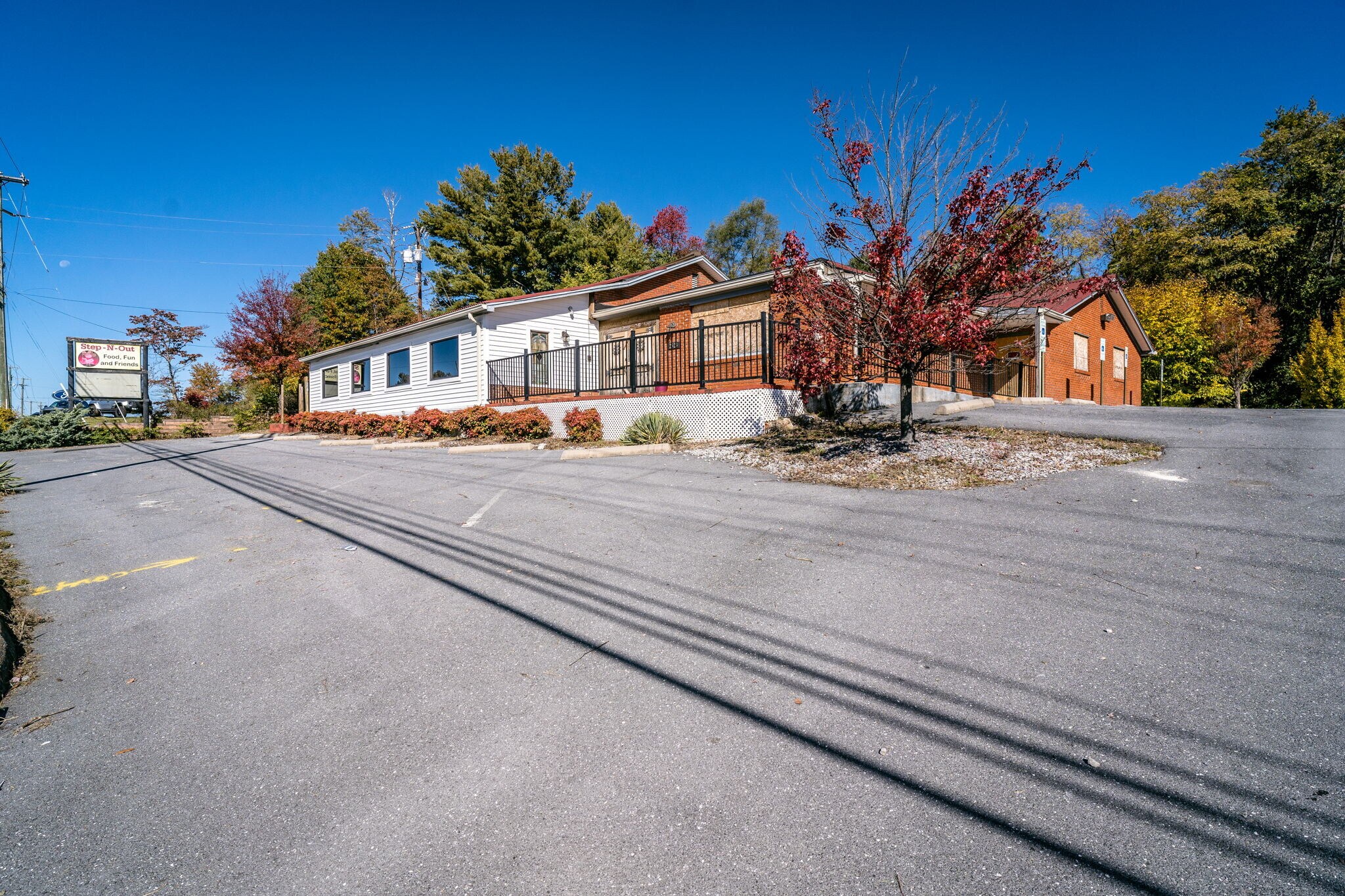 2323 W Main St, Waynesboro, VA à vendre Photo du bâtiment- Image 1 de 48