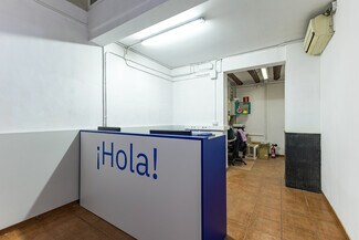 Plus de détails pour Carrer de Cervantes, 6, Barcelone - Commerce de détail à louer