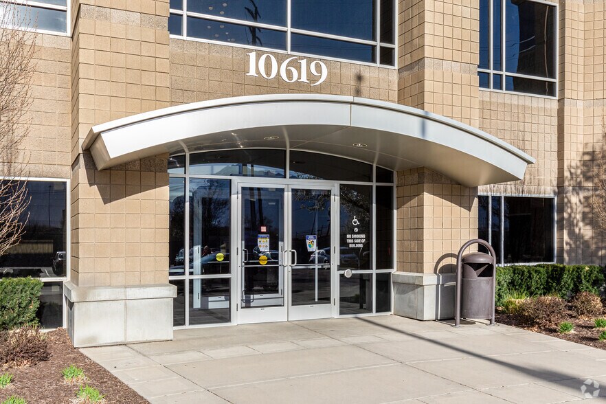 10619 S Jordan Gtwy, South Jordan, UT à louer - Photo du bâtiment - Image 3 de 18