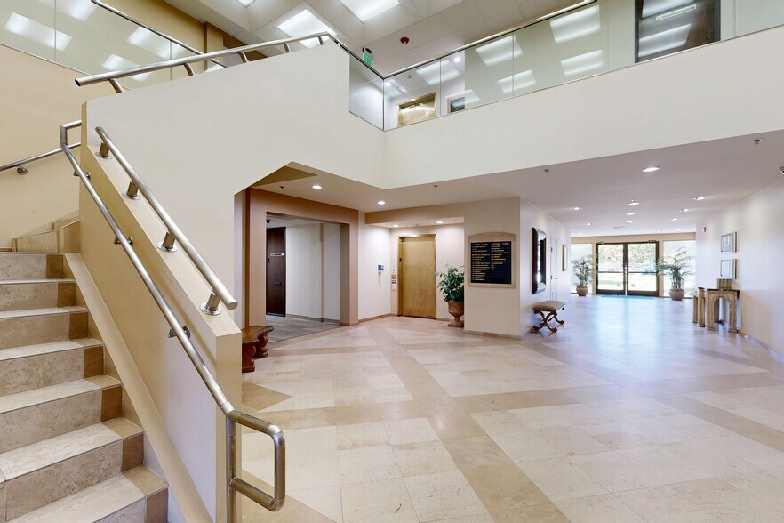 200 New Stine Rd, Bakersfield, CA à louer - Numérisation 3D de Matterport - Image 2 de 20