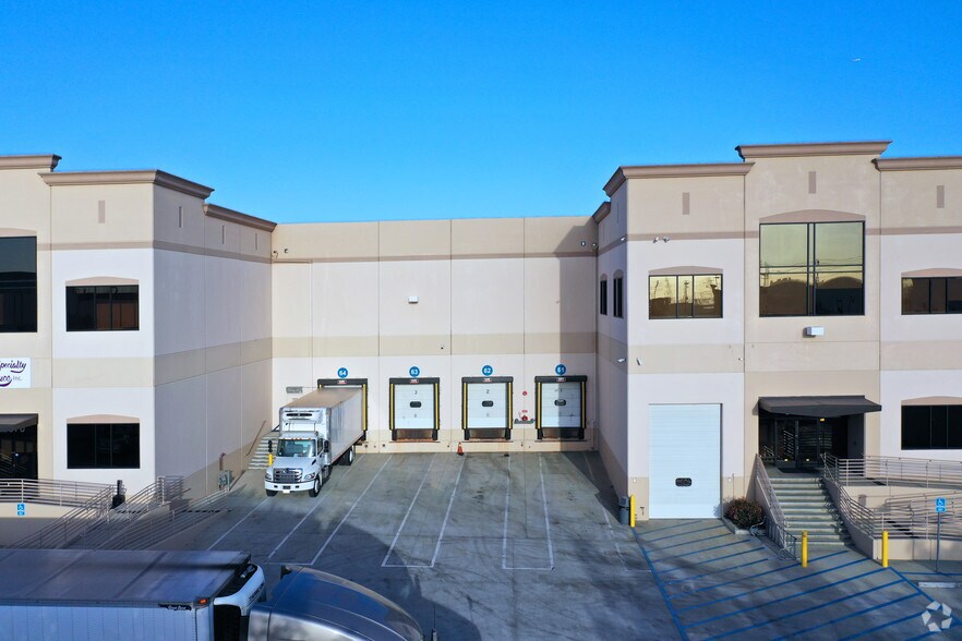 3000-3090 E Washington Blvd, Los Angeles, CA à louer - Photo du bâtiment - Image 2 de 16