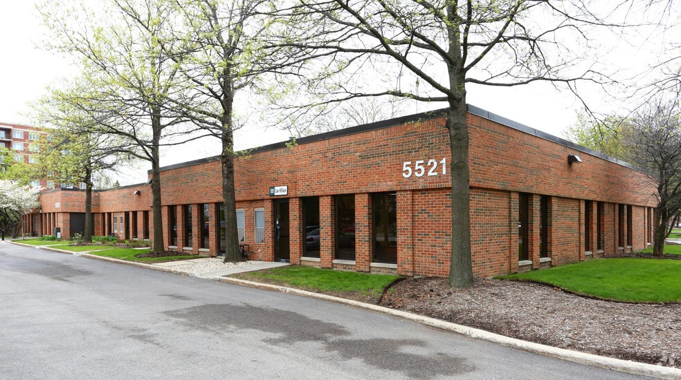 5521 N Cumberland Ave, Chicago, IL à vendre - Photo du bâtiment - Image 2 de 11