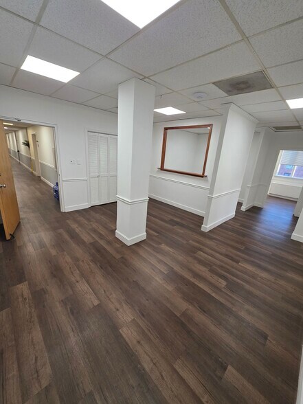 17 W Jefferson St, Rockville, MD à louer - Photo du bâtiment - Image 3 de 17