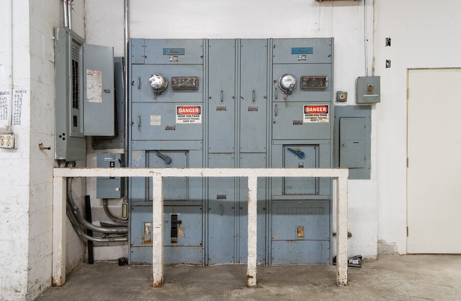 506 Stanford Ave, Los Angeles, CA for lease - Building Photo - Image 3 of 29