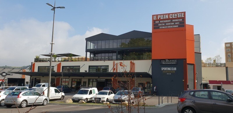Commerce de détail dans Bourgoin-Jallieu à vendre - Photo du bâtiment - Image 2 de 17