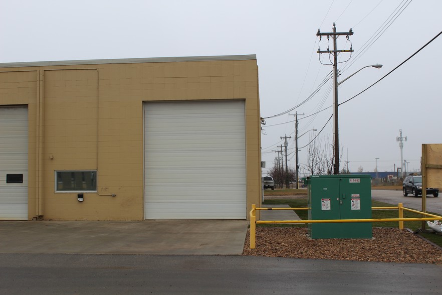 7402-7420 52 St NW, Edmonton, AB for sale - Building Photo - Image 2 of 4