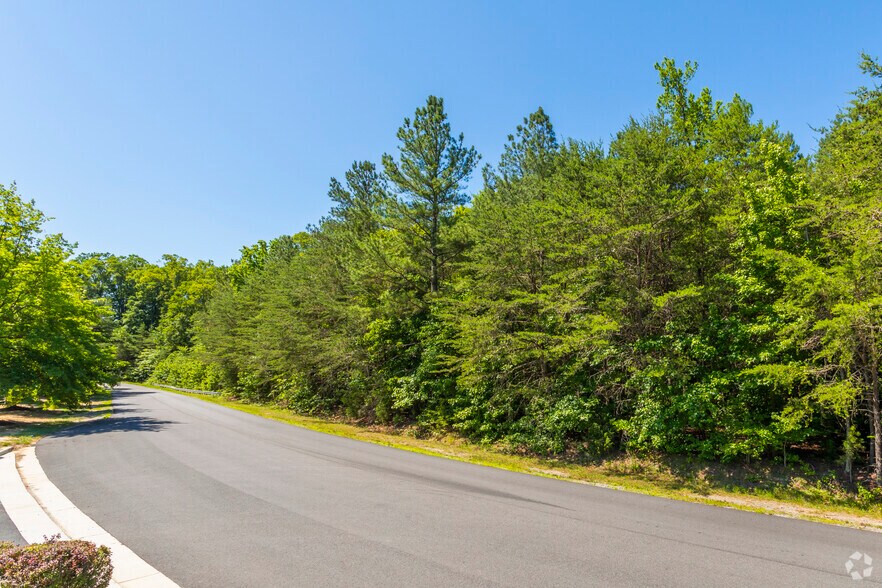 16542 Commerce Dr, Dahlgren, VA à louer - Photo du bâtiment - Image 1 de 2