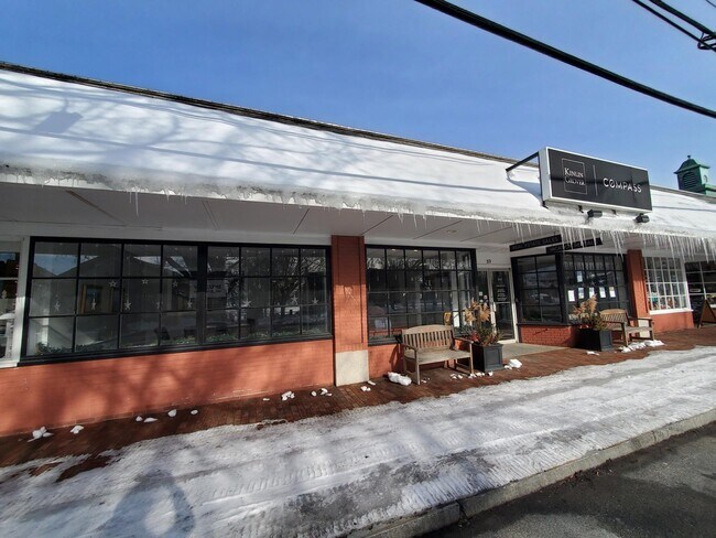 Plus de détails pour 32 Main St, Orleans, MA - Commerce de détail à vendre
