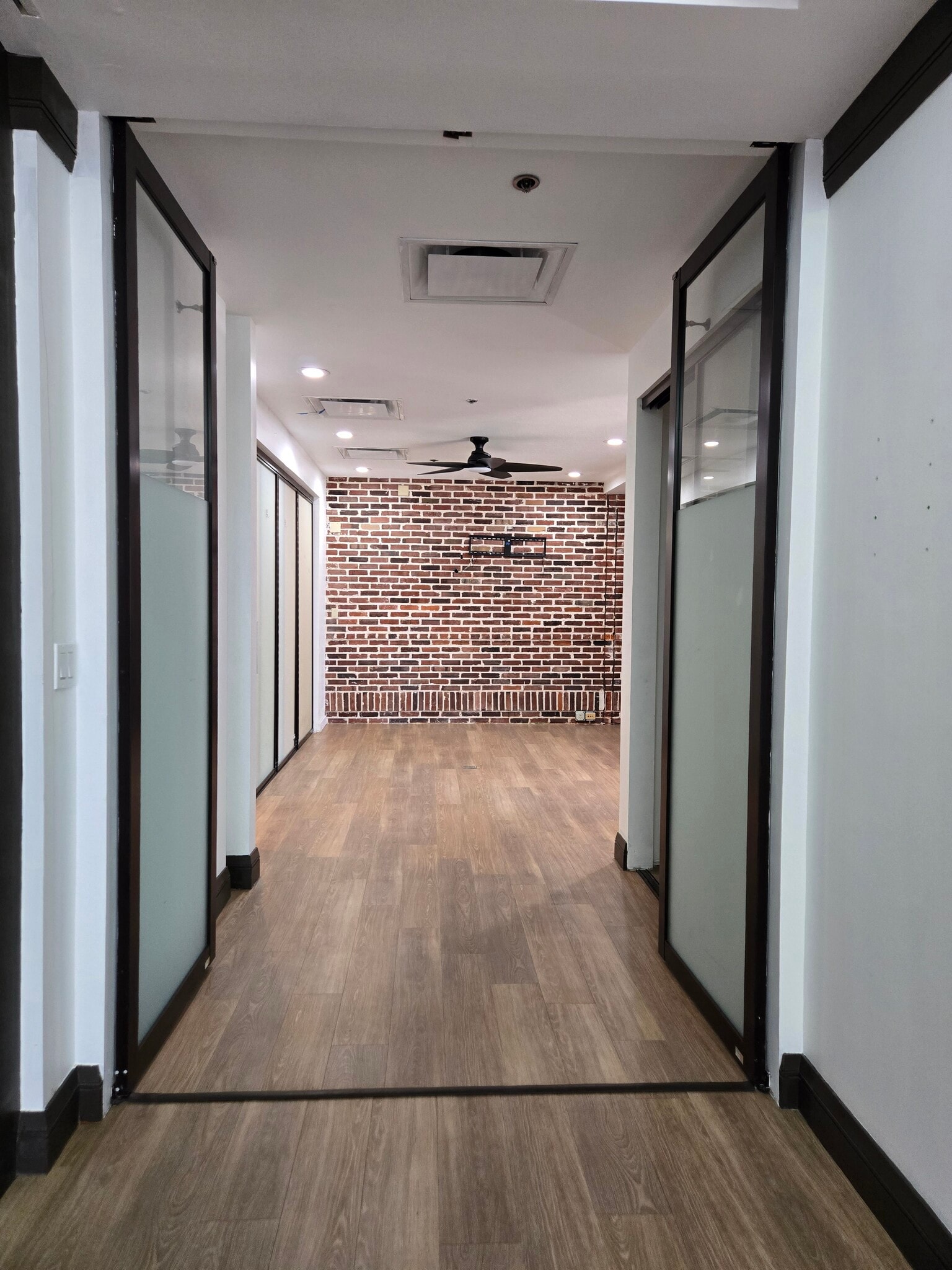 240 1st Ave S, Saint Petersburg, FL à vendre Photo intérieure- Image 1 de 16