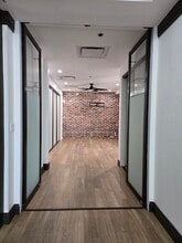 240 1st Ave S, Saint Petersburg, FL à vendre Photo intérieure- Image 1 de 16