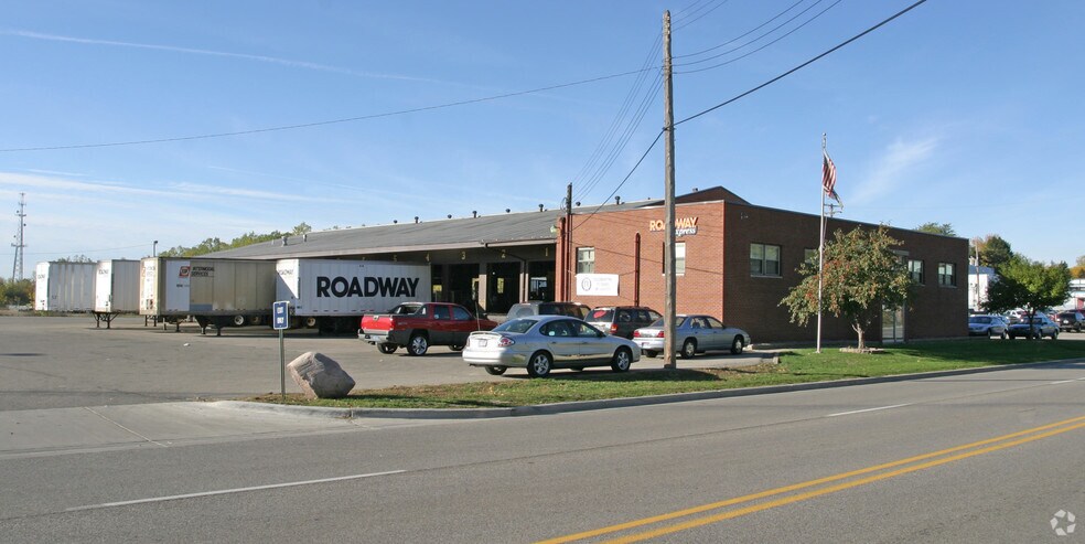 3333 W Saint Joseph St, Lansing, MI à louer - Photo du bâtiment - Image 2 de 14