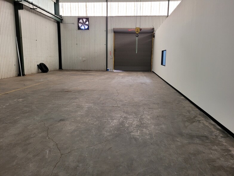 9902 E Hardy Rd, Houston, TX for lease - Interior Photo - Image 2 of 7