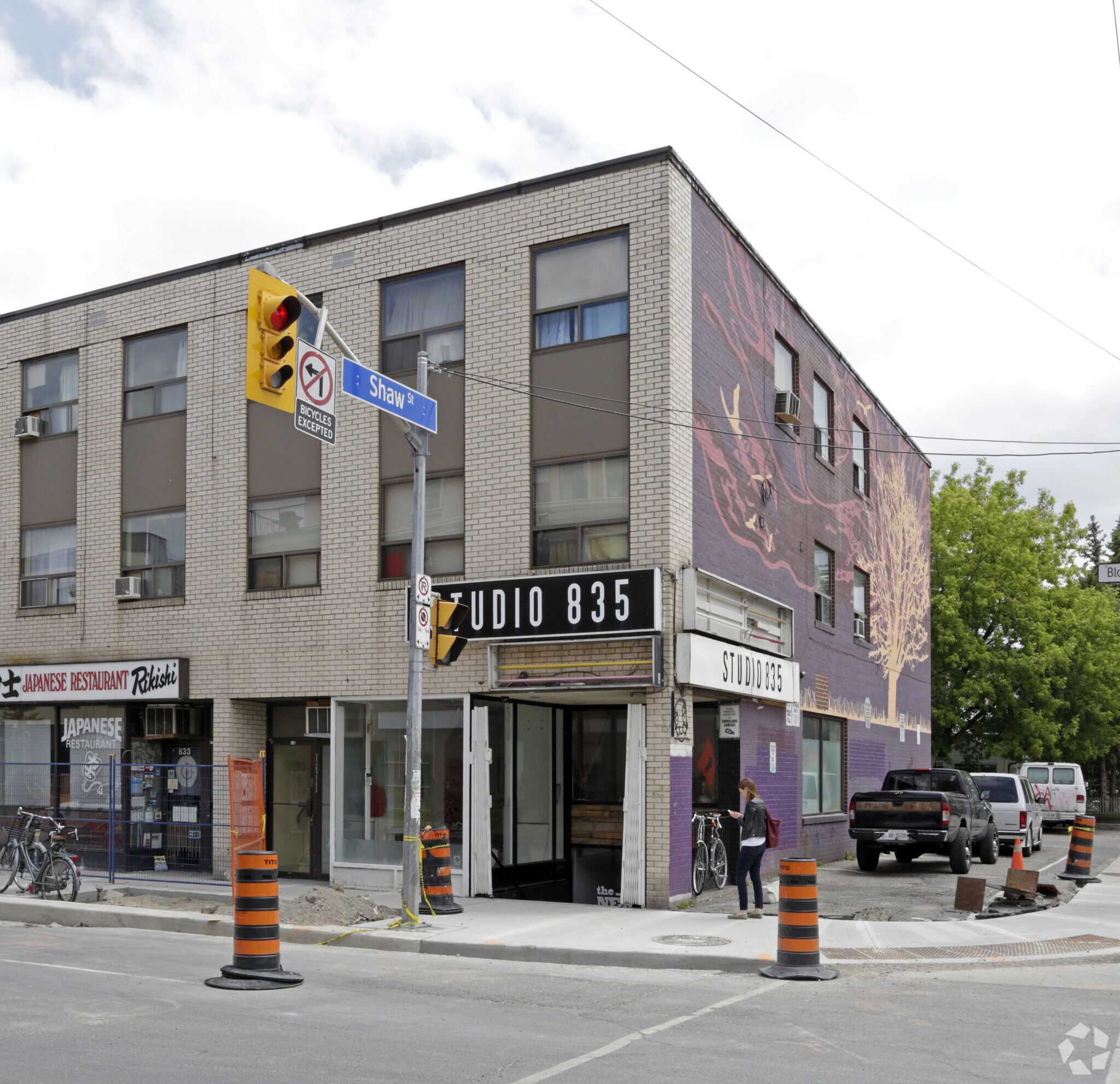835 Bloor St W, Toronto, ON for sale Primary Photo- Image 1 of 1