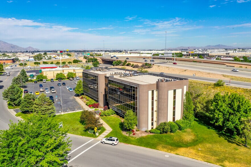 1600 W 2200 S, Salt Lake City, UT à louer - Photo du bâtiment - Image 2 de 3
