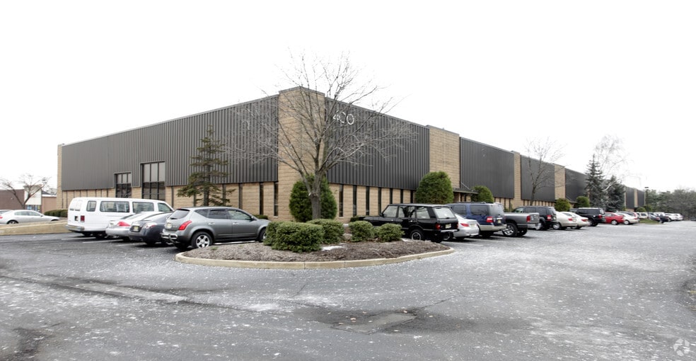 400 Corporate Ct, South Plainfield, NJ for lease - Building Photo - Image 3 of 3
