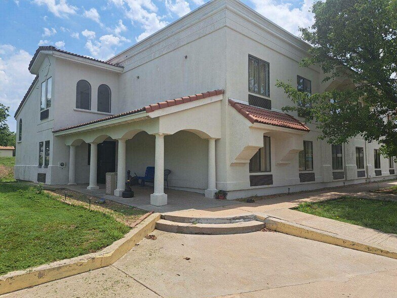 1401 W US Highway 54, Pratt, KS à vendre - Photo du bâtiment - Image 3 de 20