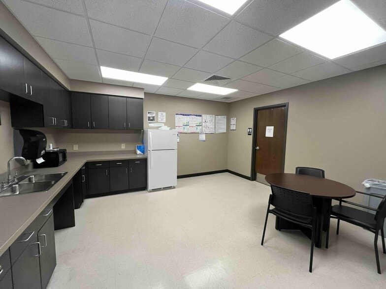 230 East St N, Talladega, AL for lease - Building Photo - Image 2 of 5