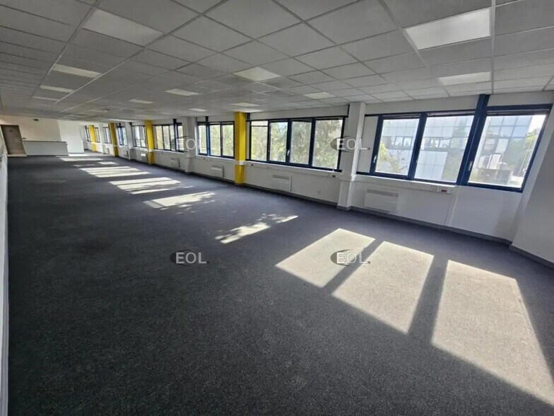 Flex dans Fresnes à louer - Photo du bâtiment - Image 3 de 14