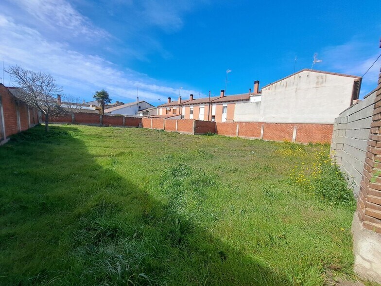 Tomás, 22, La Seca, Valladolid à vendre - Photo du bâtiment - Image 2 de 16