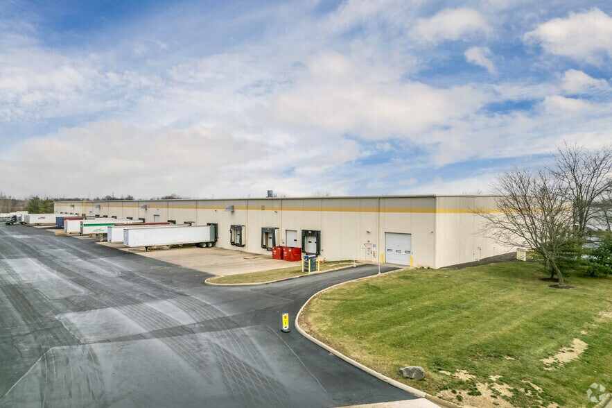 5700 N Green Pointe Dr N, Groveport, OH for lease - Building Photo - Image 2 of 4