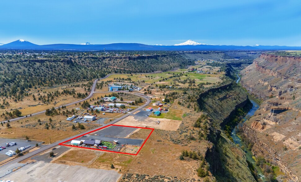 13959 SW Commercial Loop Rd, Crooked River Ranch, OR à vendre - Photo du bâtiment - Image 1 de 39