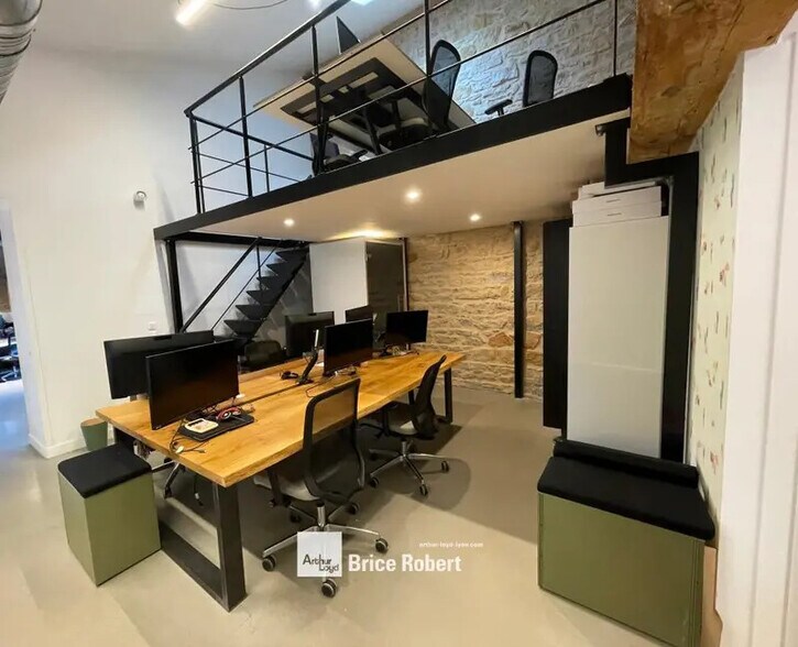 33 Rue De Bourgogne, Lyon à vendre - Photo du bâtiment - Image 2 de 9