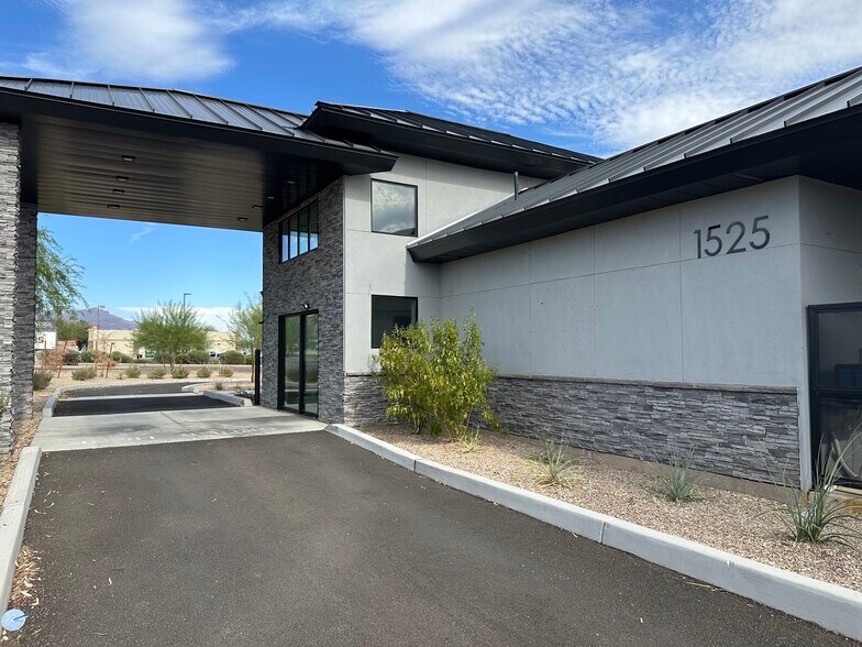 1525 Apache Trail, Apache Junction, AZ à louer - Photo du bâtiment - Image 3 de 14