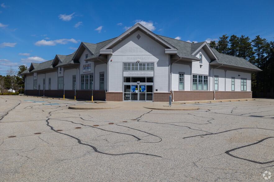 105 Milton Rd, Rochester, NH for lease - Primary Photo - Image 1 of 9