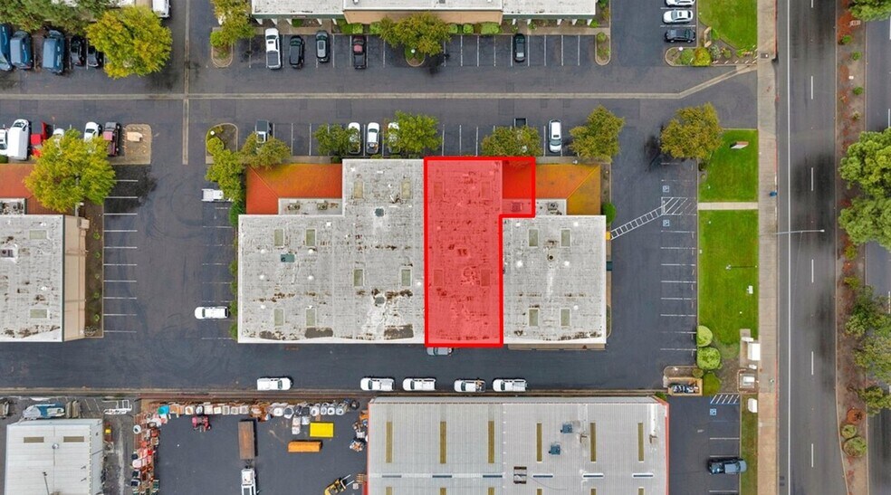 5750 E Shields #102 ave, Fresno, CA à vendre - Photo du bâtiment - Image 2 de 42