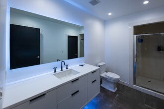 11465 Chandler Blvd, North Hollywood, CA for lease Building Photo- Image 2 of 13