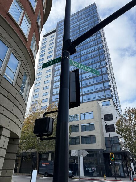 100-140 E San Fernando St, San Jose, CA à louer - Photo du bâtiment - Image 3 de 11