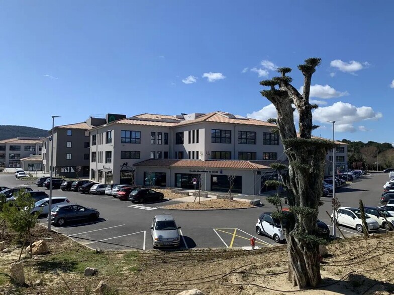 Office in Aubagne for lease - Building Photo - Image 3 of 7